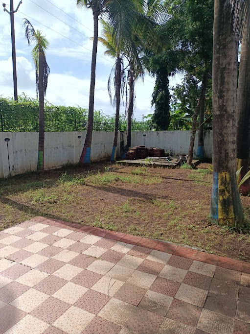 Lush green garden lawn of Raj PG & Hostel